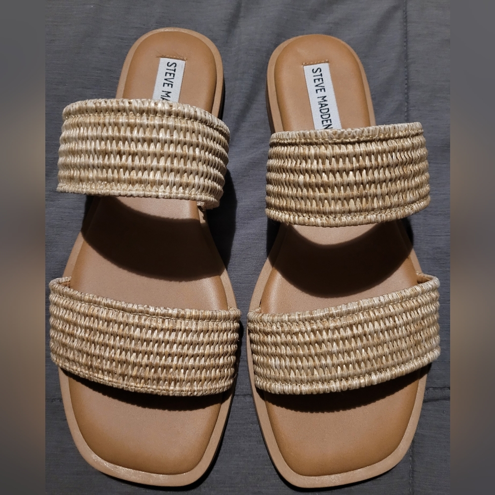 Steve Madden flat sandals